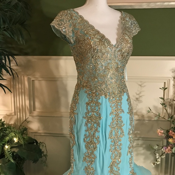 Formal evening ball mermaid style prom gown - Picture 2 of 8